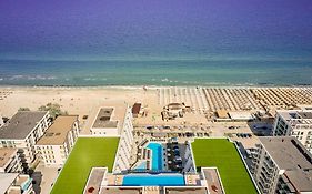 Yuma - Infinity Pool & Spa Resort